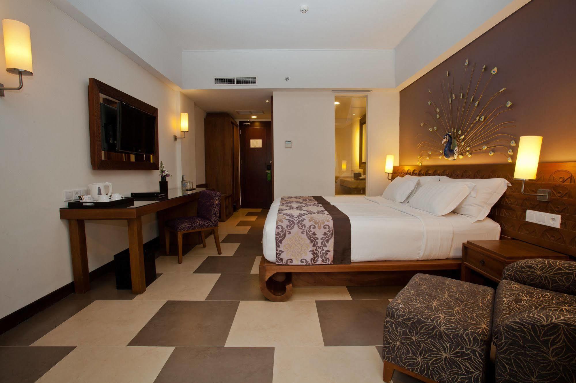Sun Island & Kuta Hotel 4*