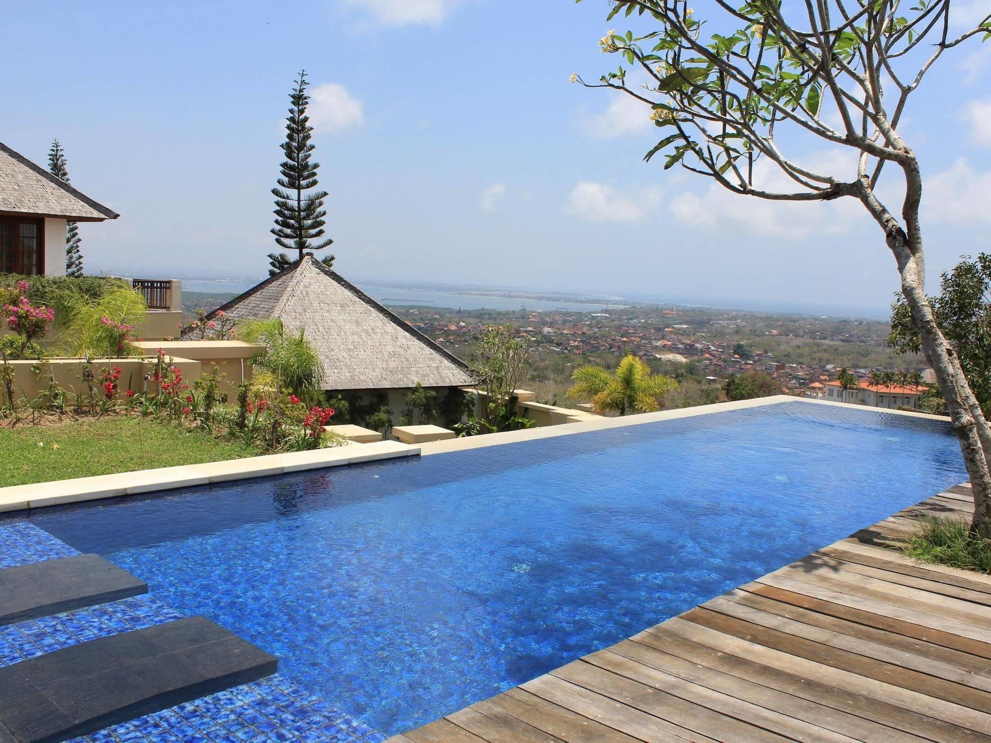 Hotel Sun Island & Kuta 4*